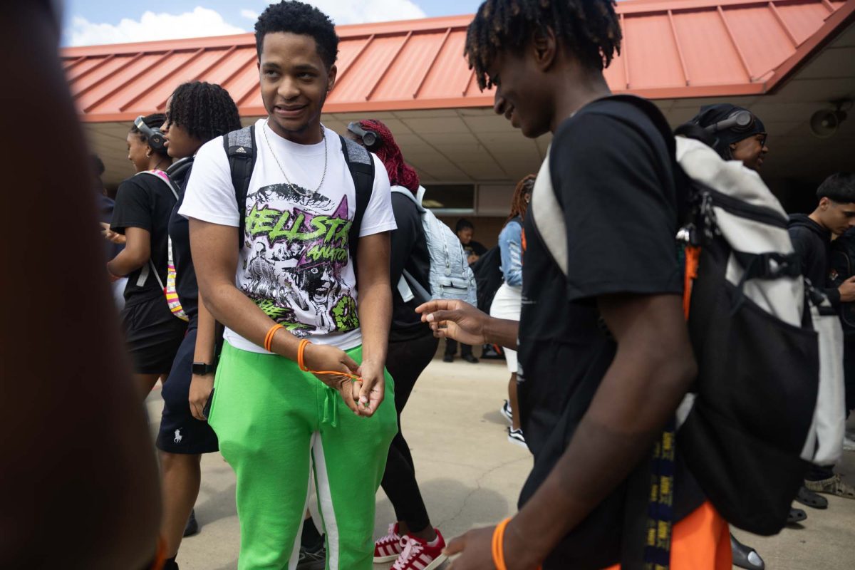 Students gather in the courtyard to trade off their bands in the Leader-In-Me Rock-Paper-Scissors Tournament. On Sept. 7, 2024 the Texas High Leader-In-Me organization held the inaugural Rock-Paper-Scissors Tournament to promote a school-wide anti-violence campaign. 